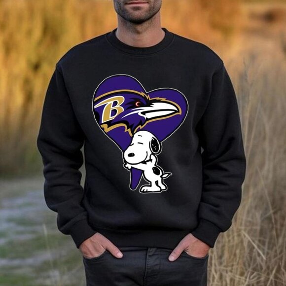 Snoopy Ravens Crewneck Sweatshirt Heart Hug NFL Football Team Fan Gift 17 - Picture 1 of 6